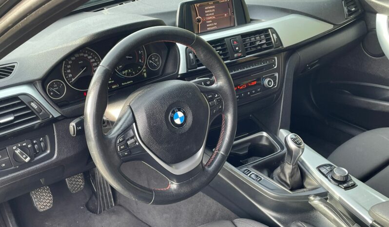 BMW 318d Sport completo